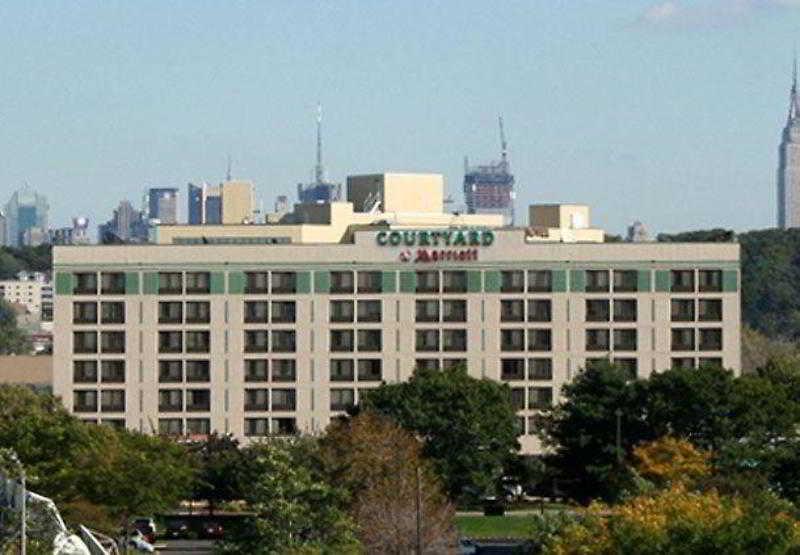 Courtyard By Marriott Secaucus Meadowlands Hotel Exterior foto