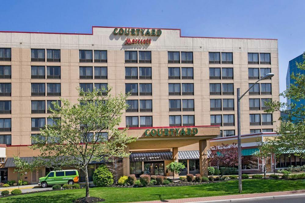 Courtyard By Marriott Secaucus Meadowlands Hotel Exterior foto